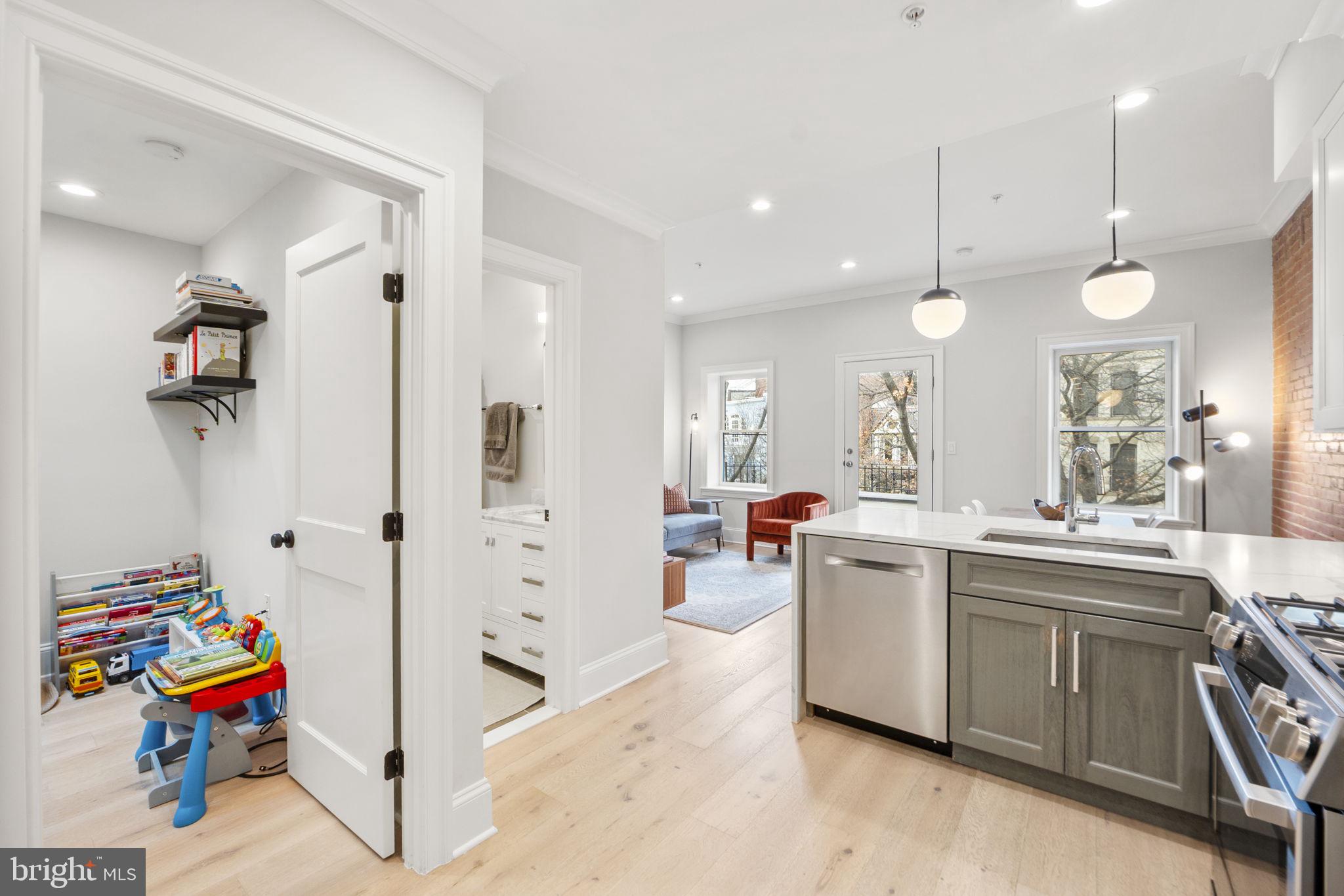 2150 FLORIDA AVENUE NW PH4