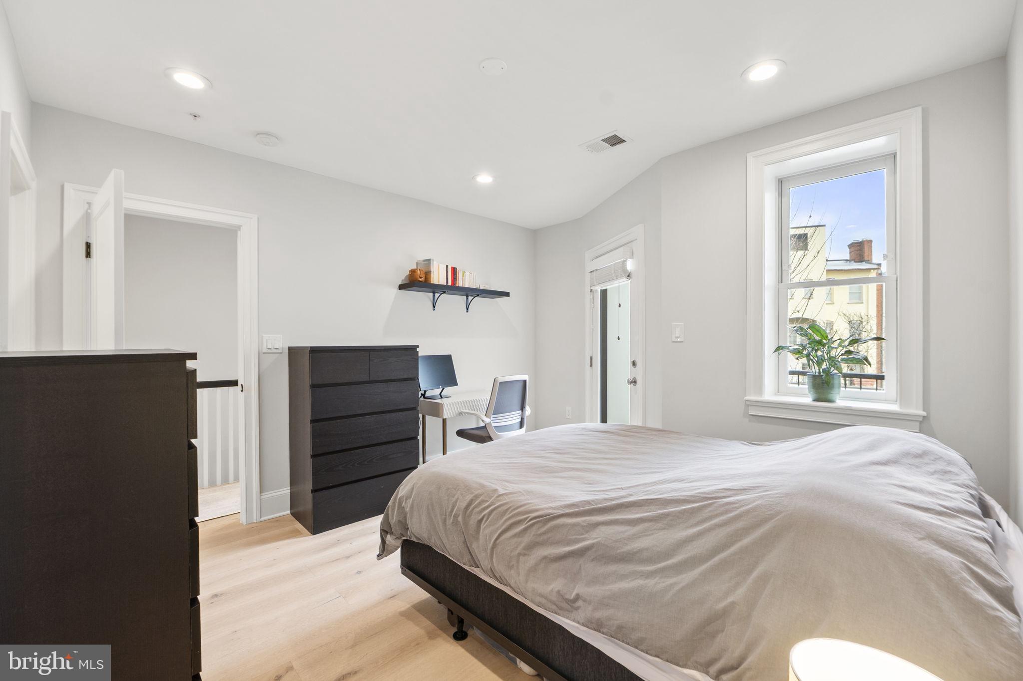 2150 FLORIDA AVENUE NW PH4