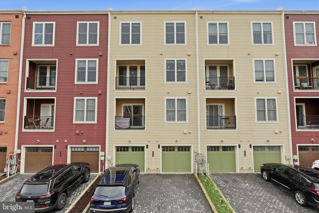 1908 POTOMAC AVENUE Unit: 102