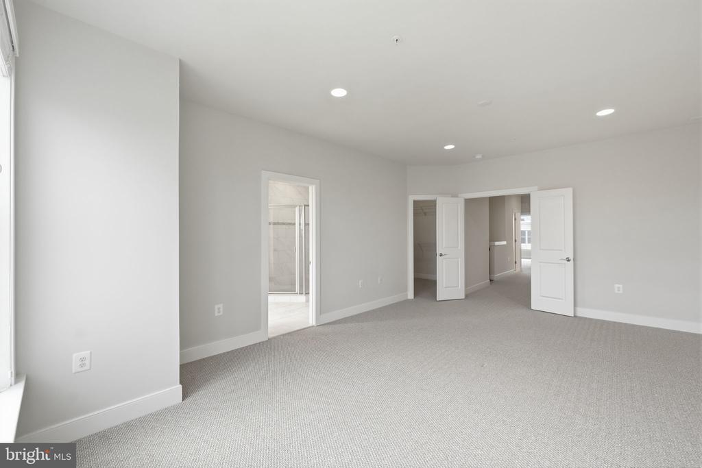 1908 POTOMAC AVENUE Unit: 102