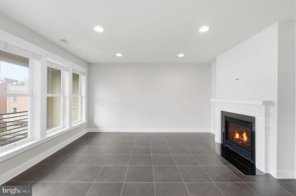 1908 POTOMAC AVENUE Unit: 102