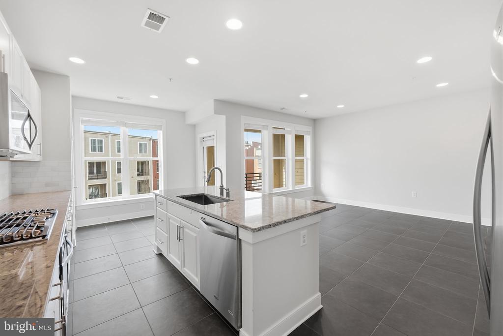 1908 POTOMAC AVENUE Unit: 102