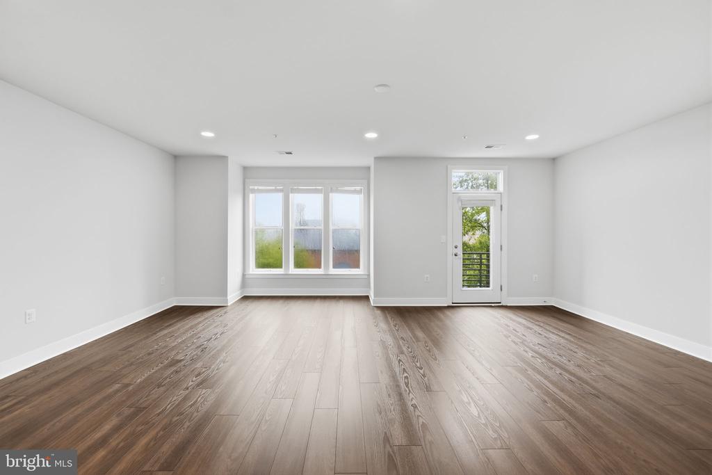 1908 POTOMAC AVENUE Unit: 102