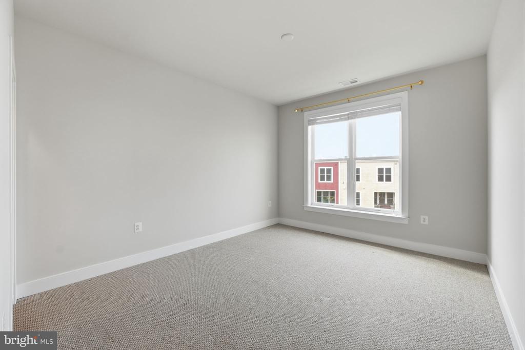 1908 POTOMAC AVENUE Unit: 102