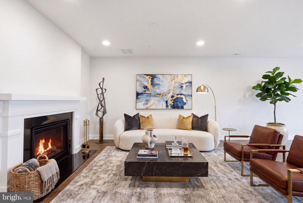 1908 POTOMAC AVENUE Unit: 102