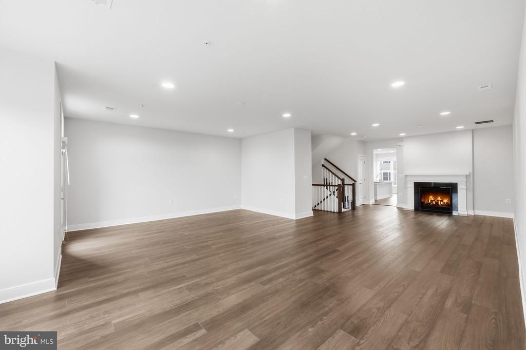 1908 POTOMAC AVENUE Unit: 102