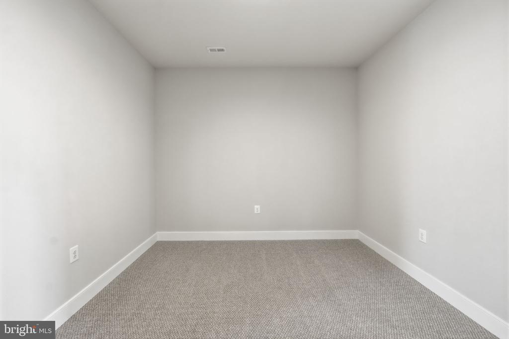 1908 POTOMAC AVENUE Unit: 102
