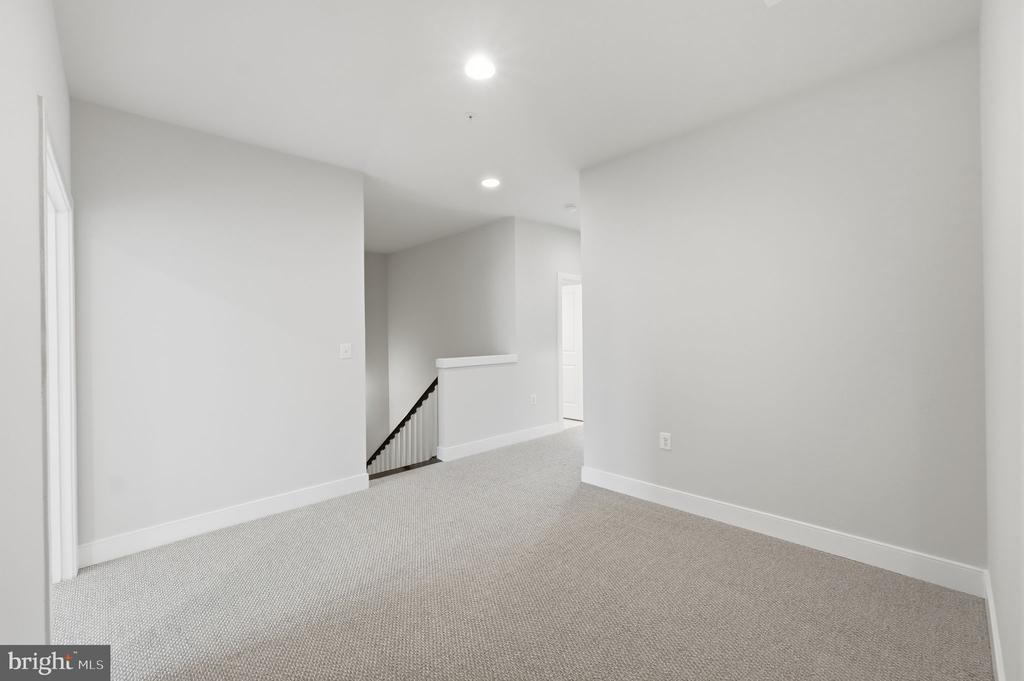 1908 POTOMAC AVENUE Unit: 102