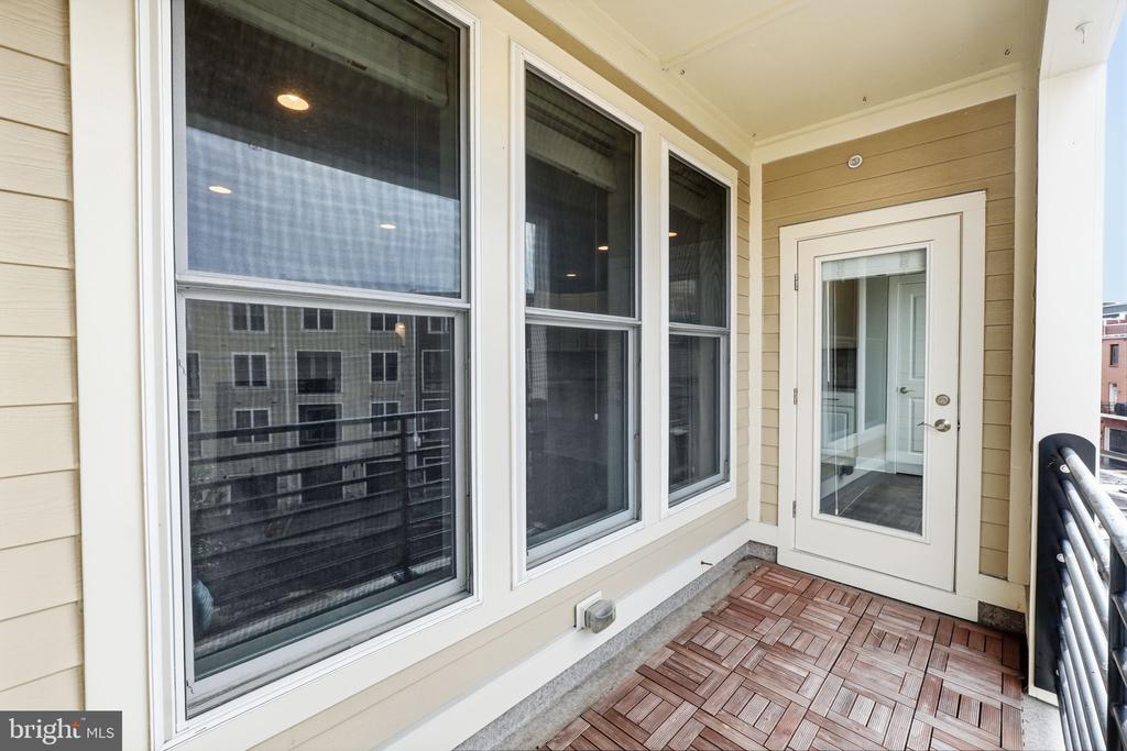 1908 POTOMAC AVENUE Unit: 102