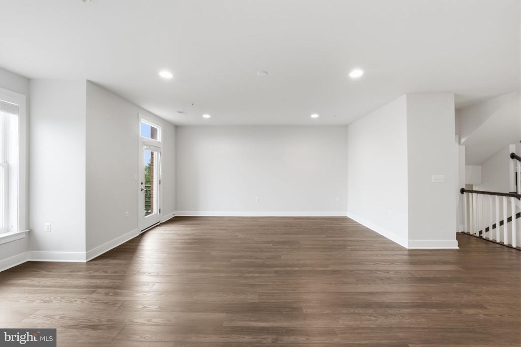 1908 POTOMAC AVENUE Unit: 102