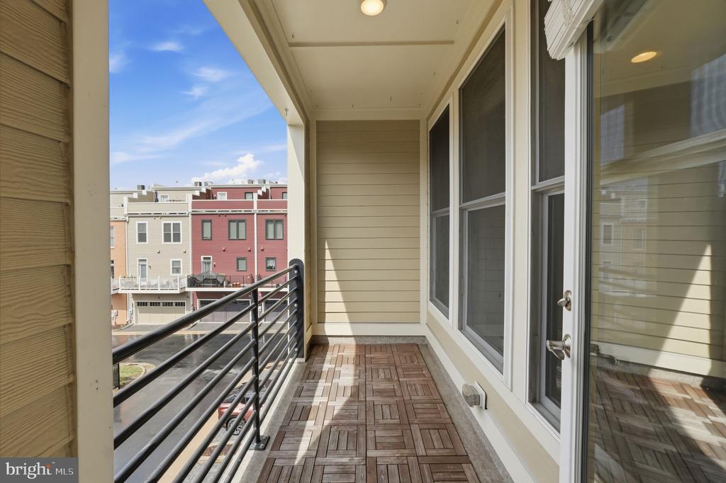1908 POTOMAC AVENUE Unit: 102