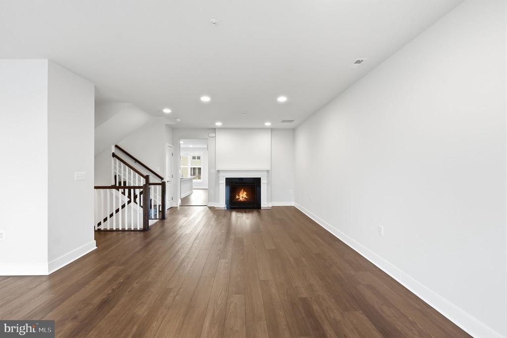 1908 POTOMAC AVENUE Unit: 102
