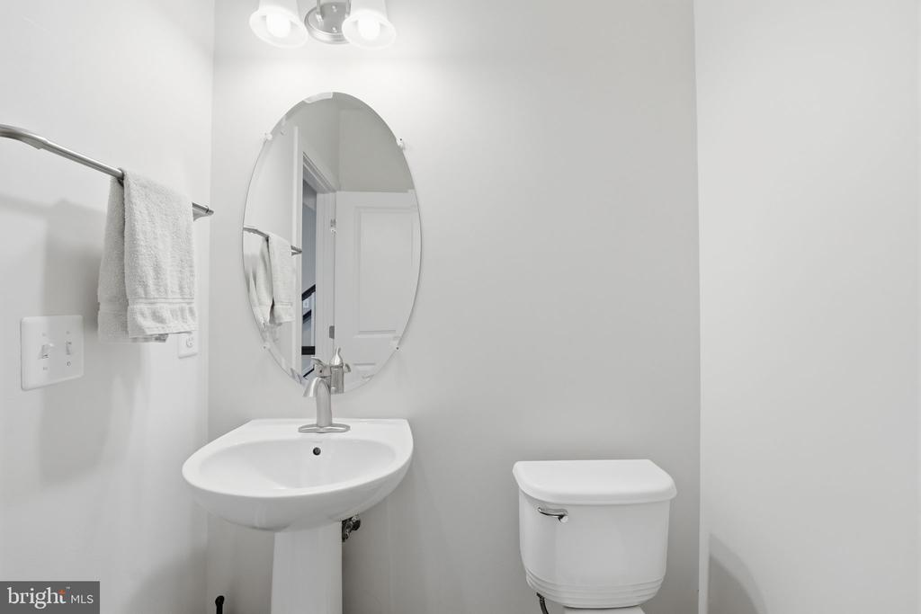 1908 POTOMAC AVENUE Unit: 102