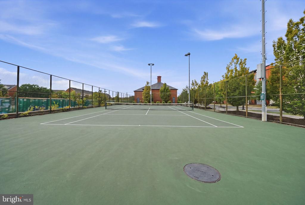 1908 POTOMAC AVENUE Unit: 102
