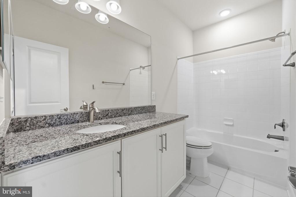 1908 POTOMAC AVENUE Unit: 102
