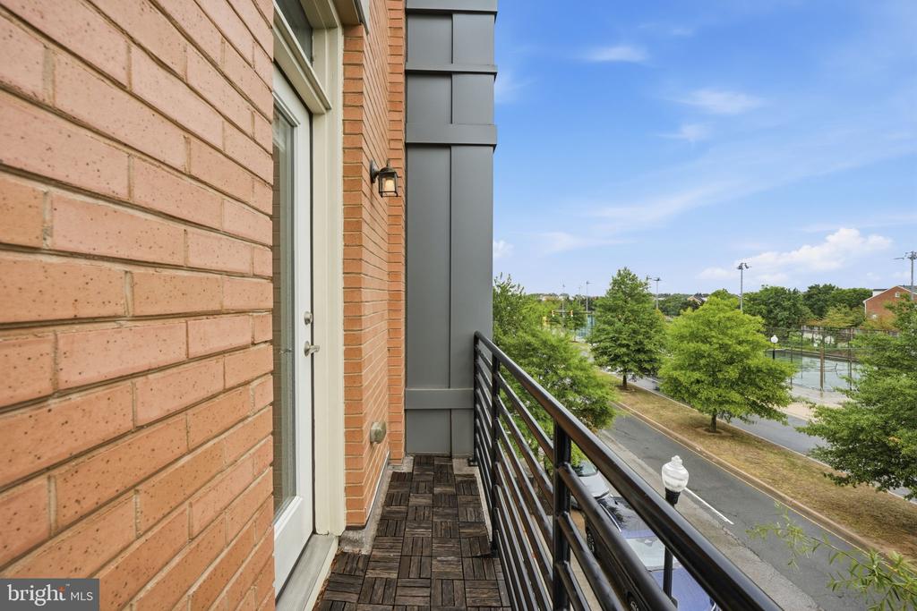 1908 POTOMAC AVENUE Unit: 102