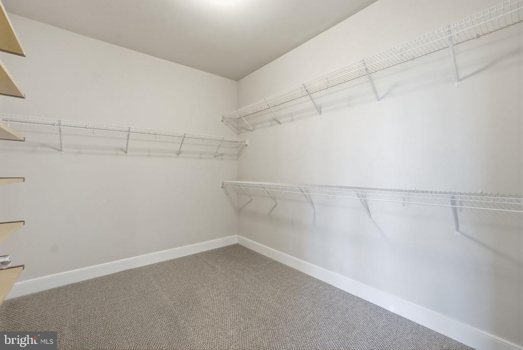 1908 POTOMAC AVENUE Unit: 102