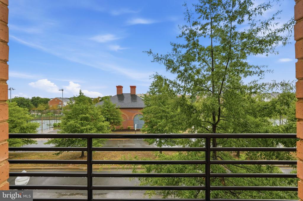 1908 POTOMAC AVENUE Unit: 102