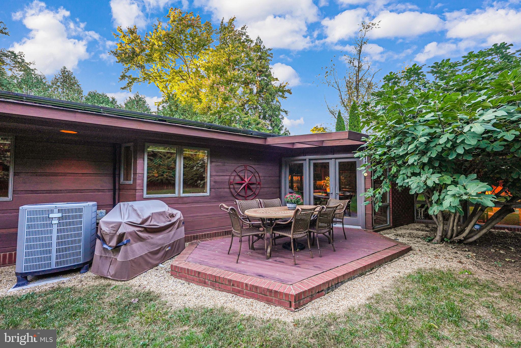 326 West St NW