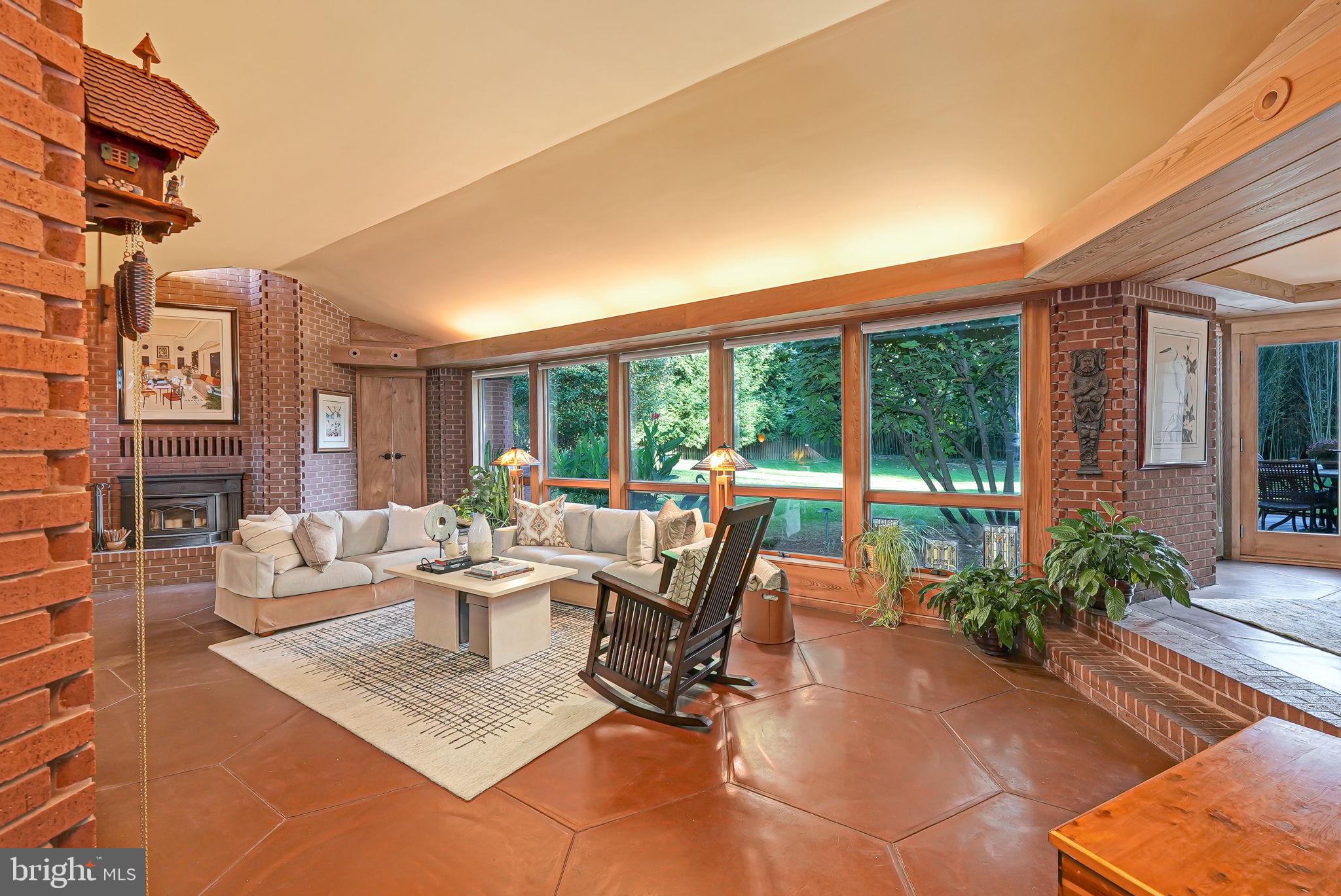 326 West St NW