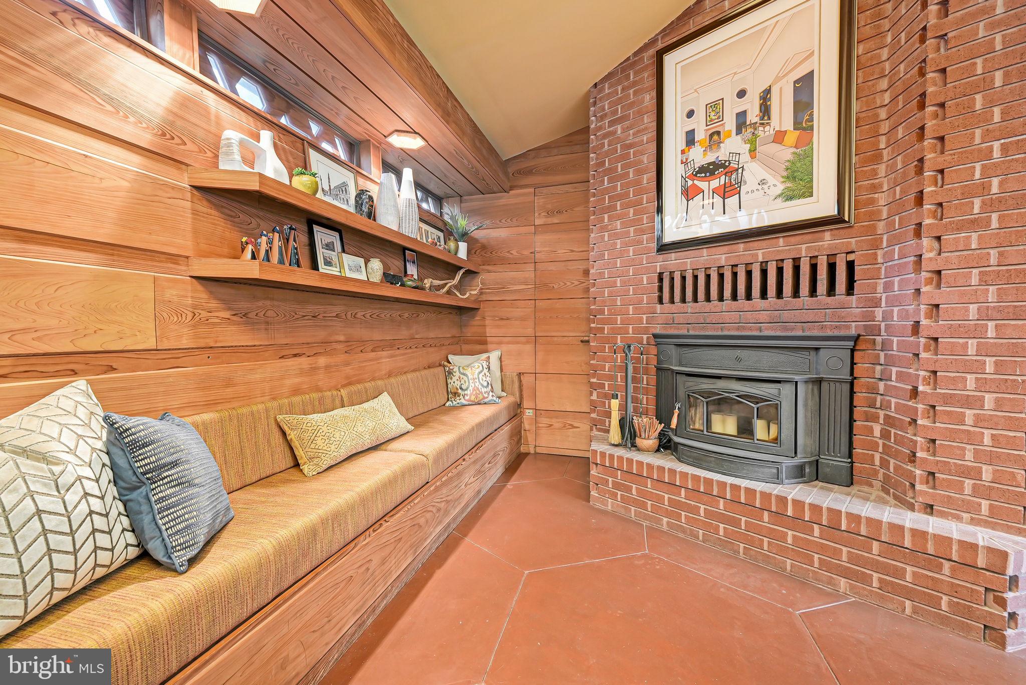 326 West St NW