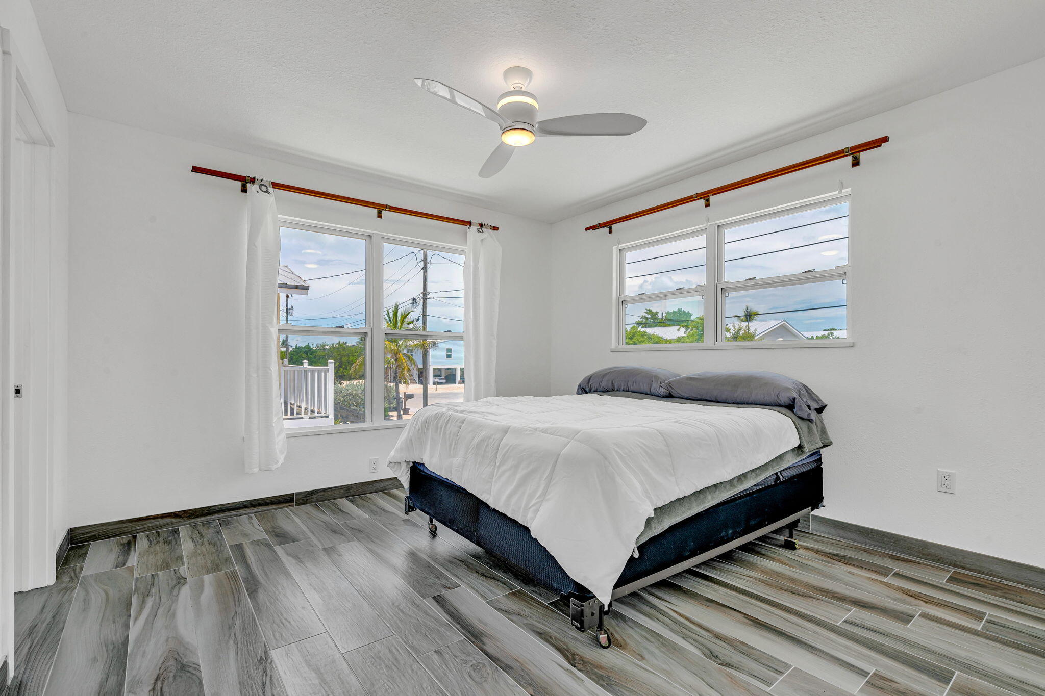 6575 Oceanview Avenue