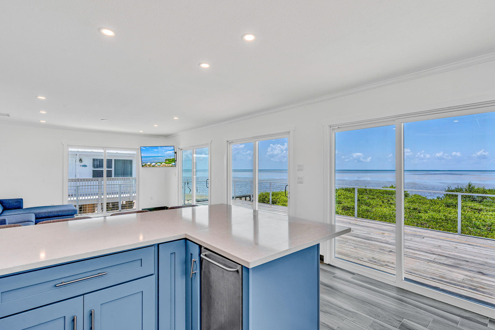 6575 Oceanview Avenue