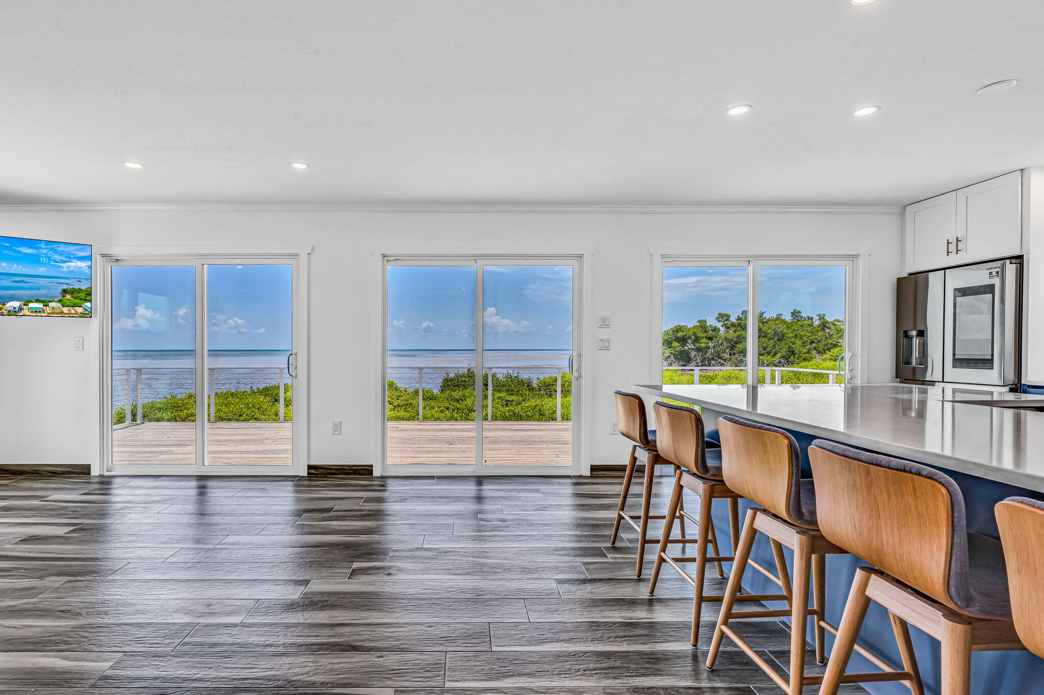 6575 Oceanview Avenue