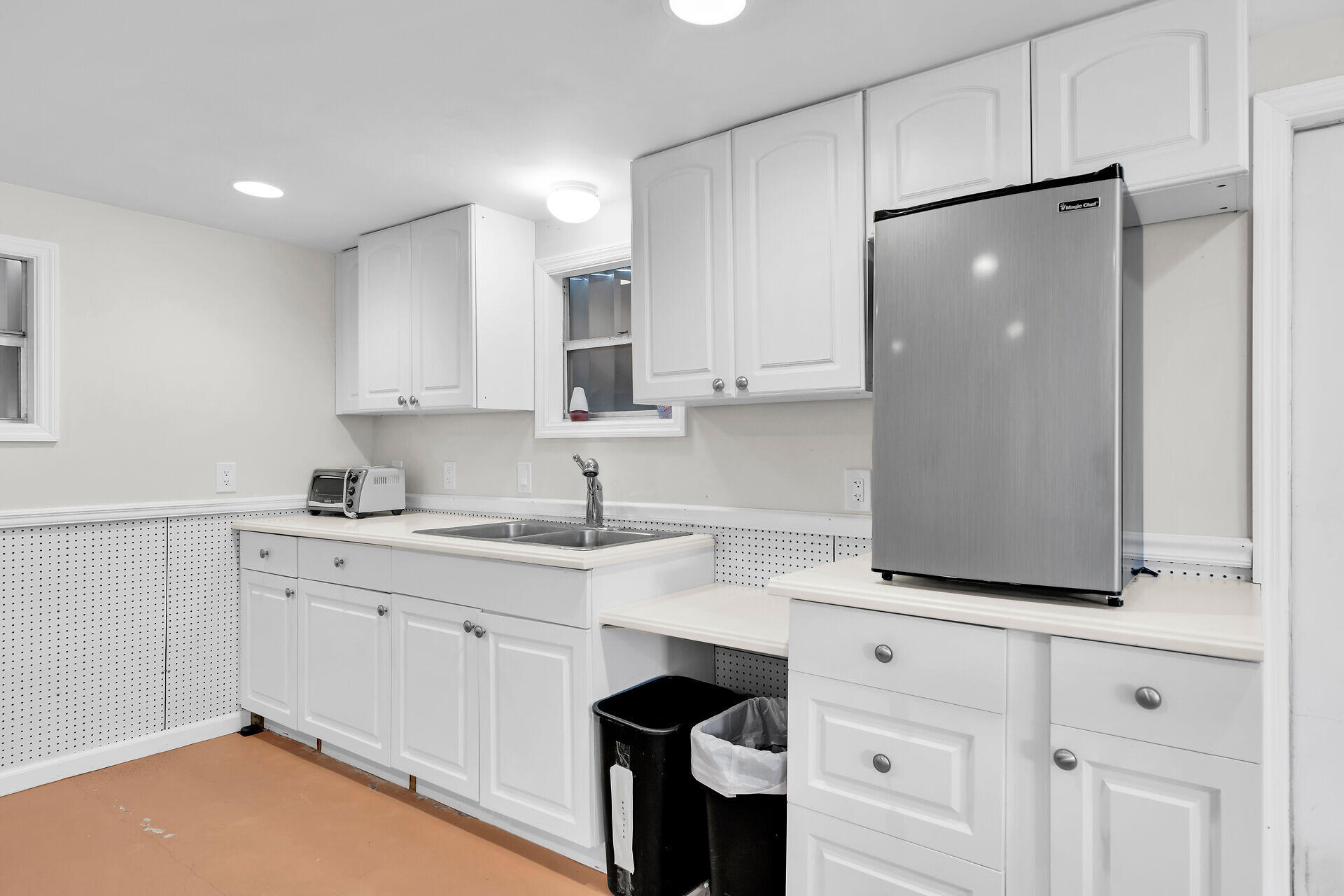 944 E 75Th Street