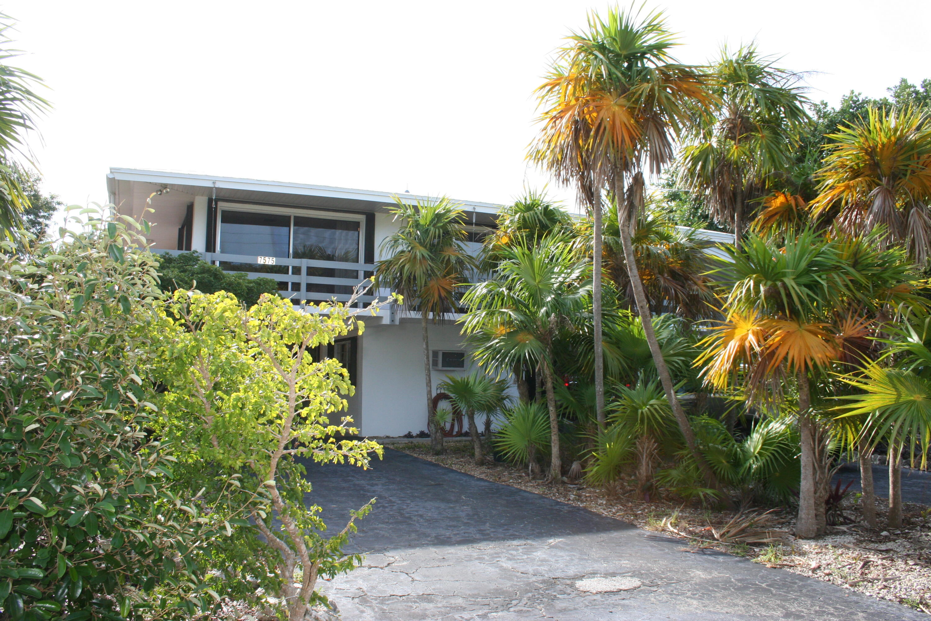 7575 Gulfstream Boulevard
