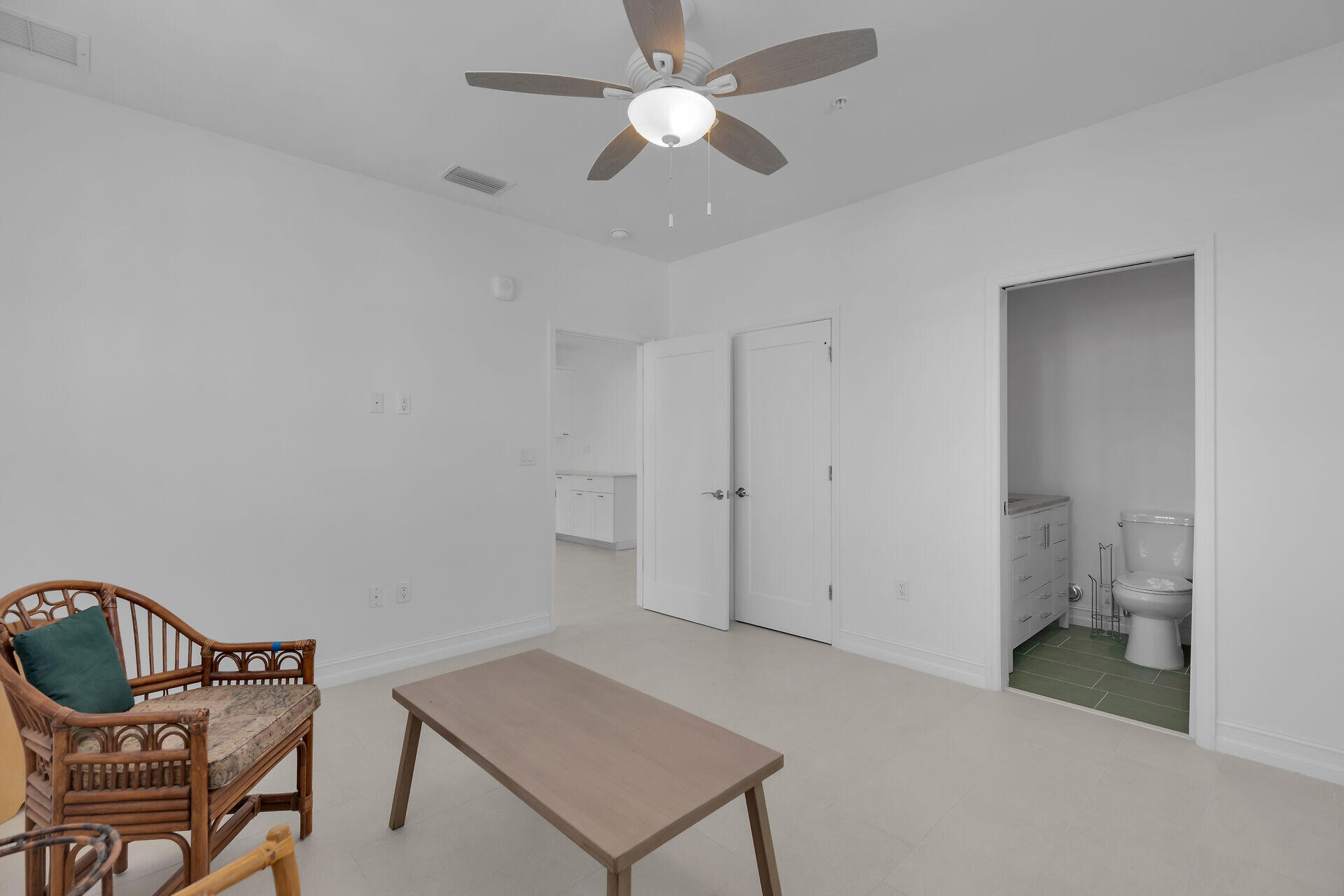 501 E Ocean Drive Unit: 17