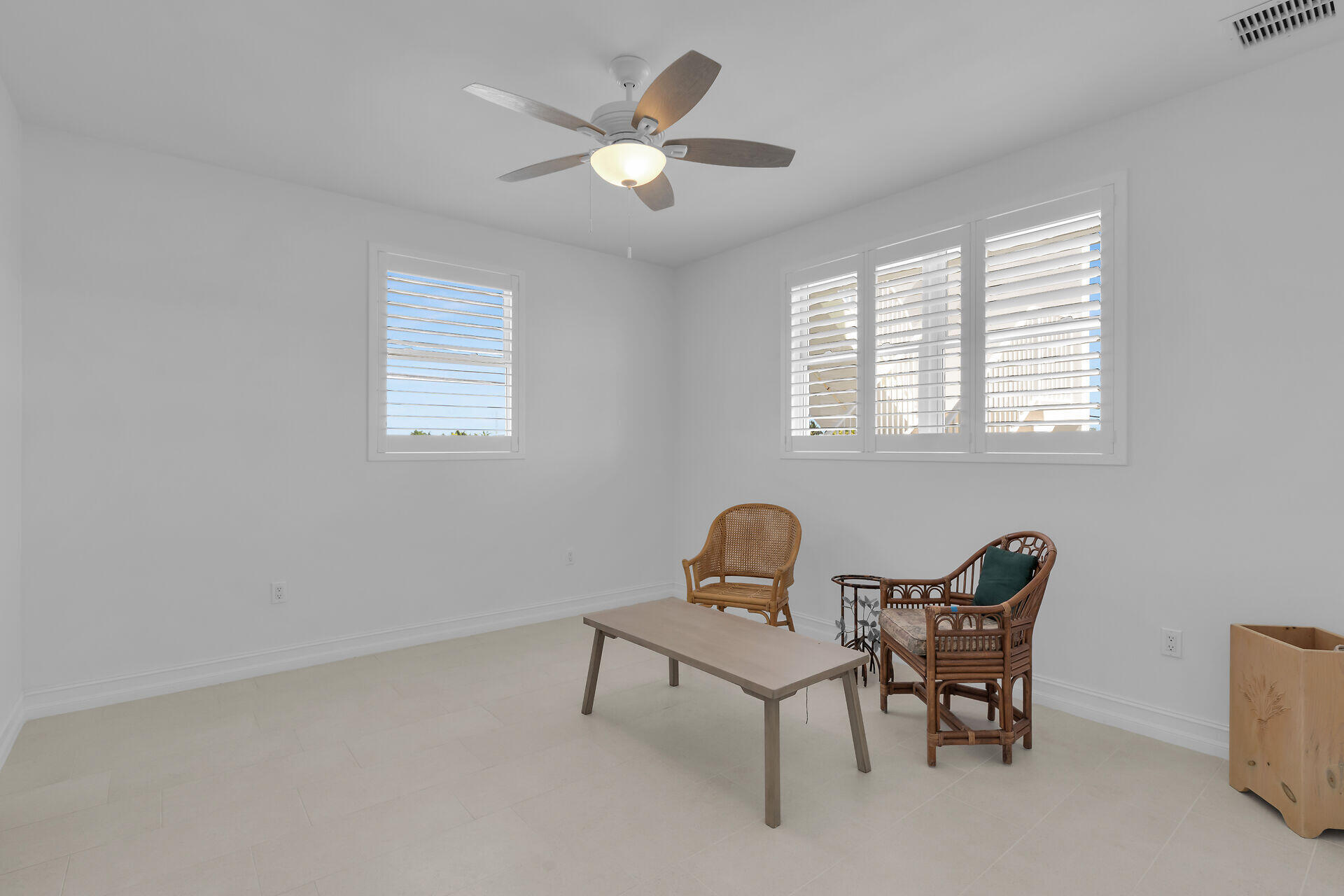 501 E Ocean Drive Unit: 17