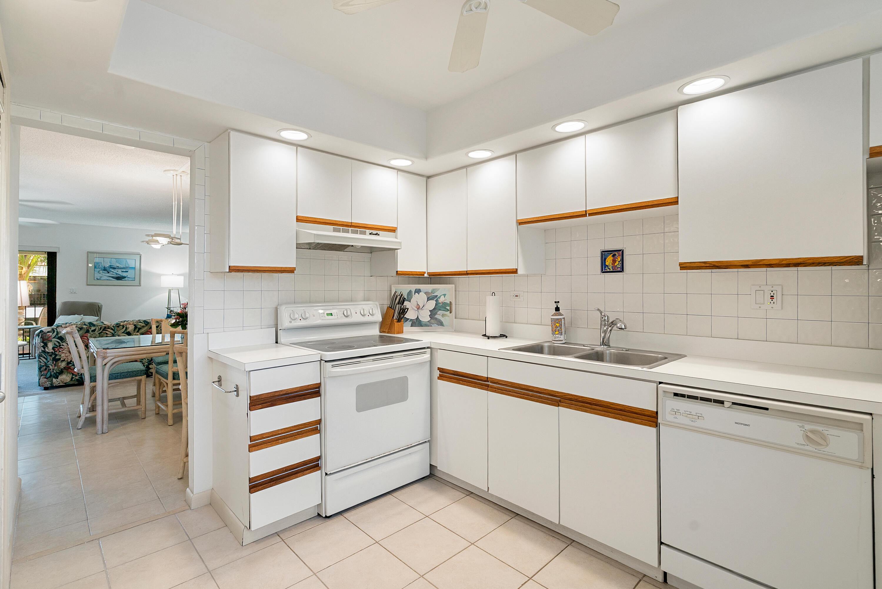 601 W Ocean Drive Unit: 411C