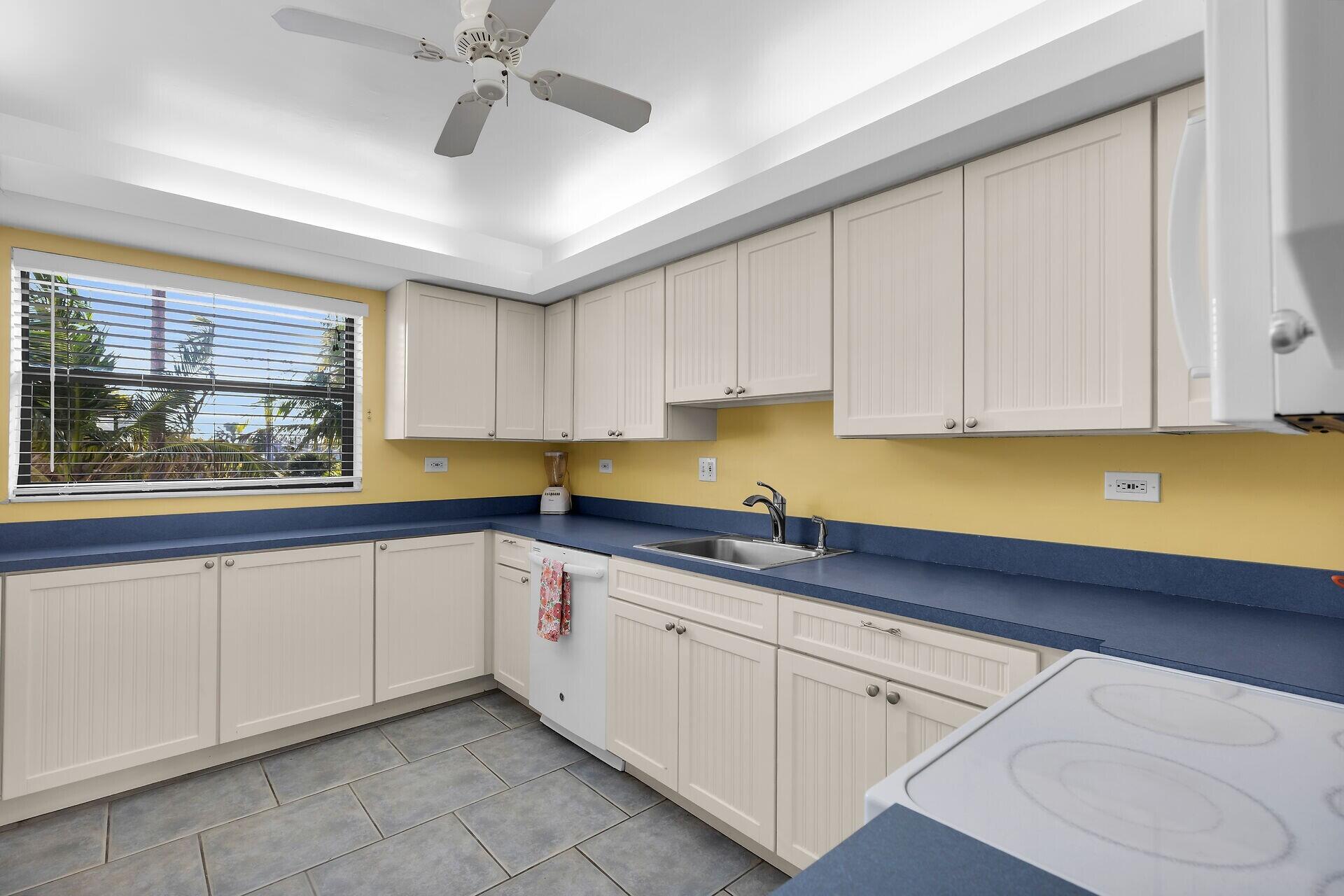 601 W Ocean Drive Unit: 410