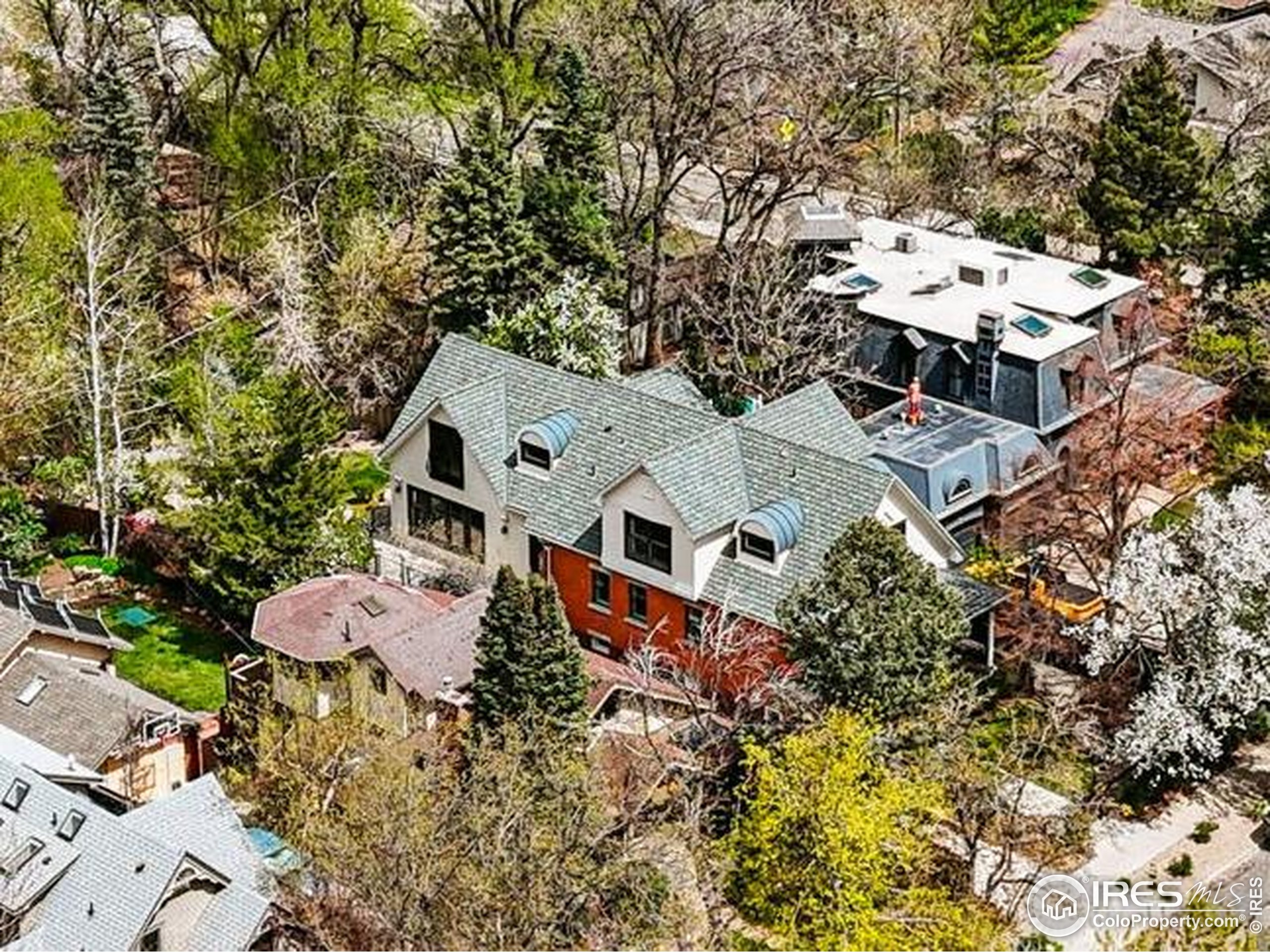 563 Arapahoe Ave