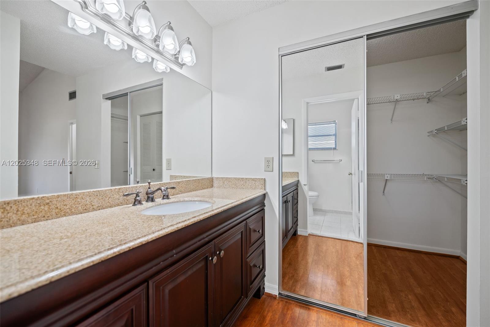 5901 Chester Lane