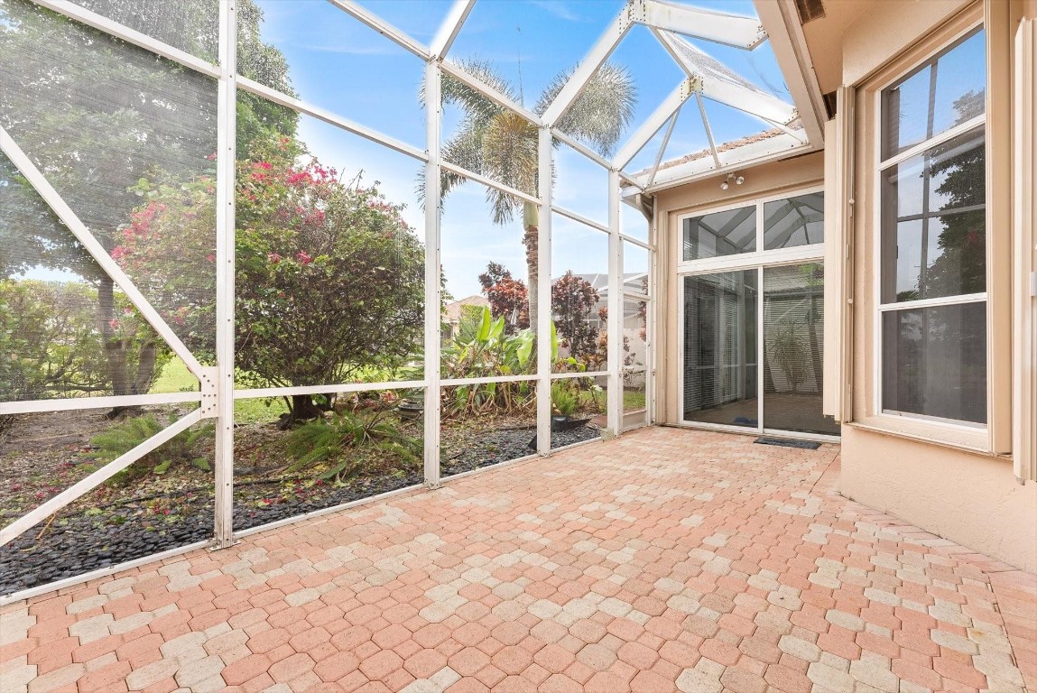 7010 Fairway Lakes Dr