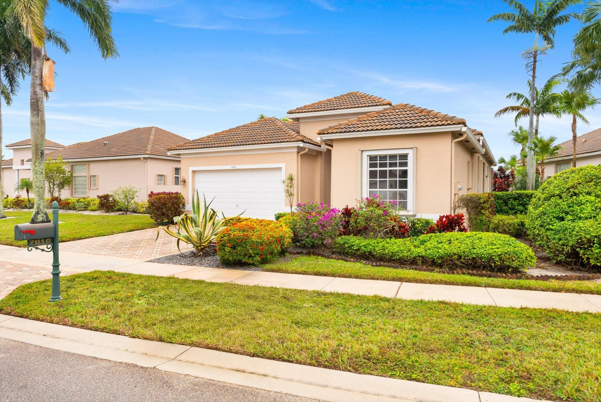 7010 Fairway Lakes Dr