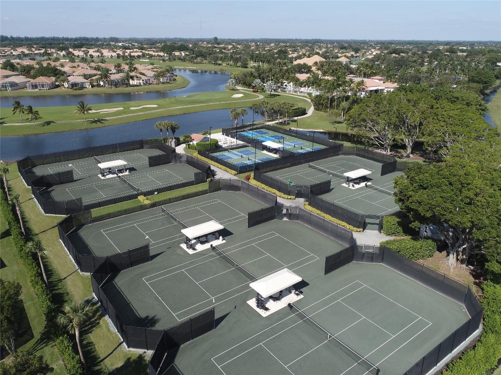 7010 Fairway Lakes Dr