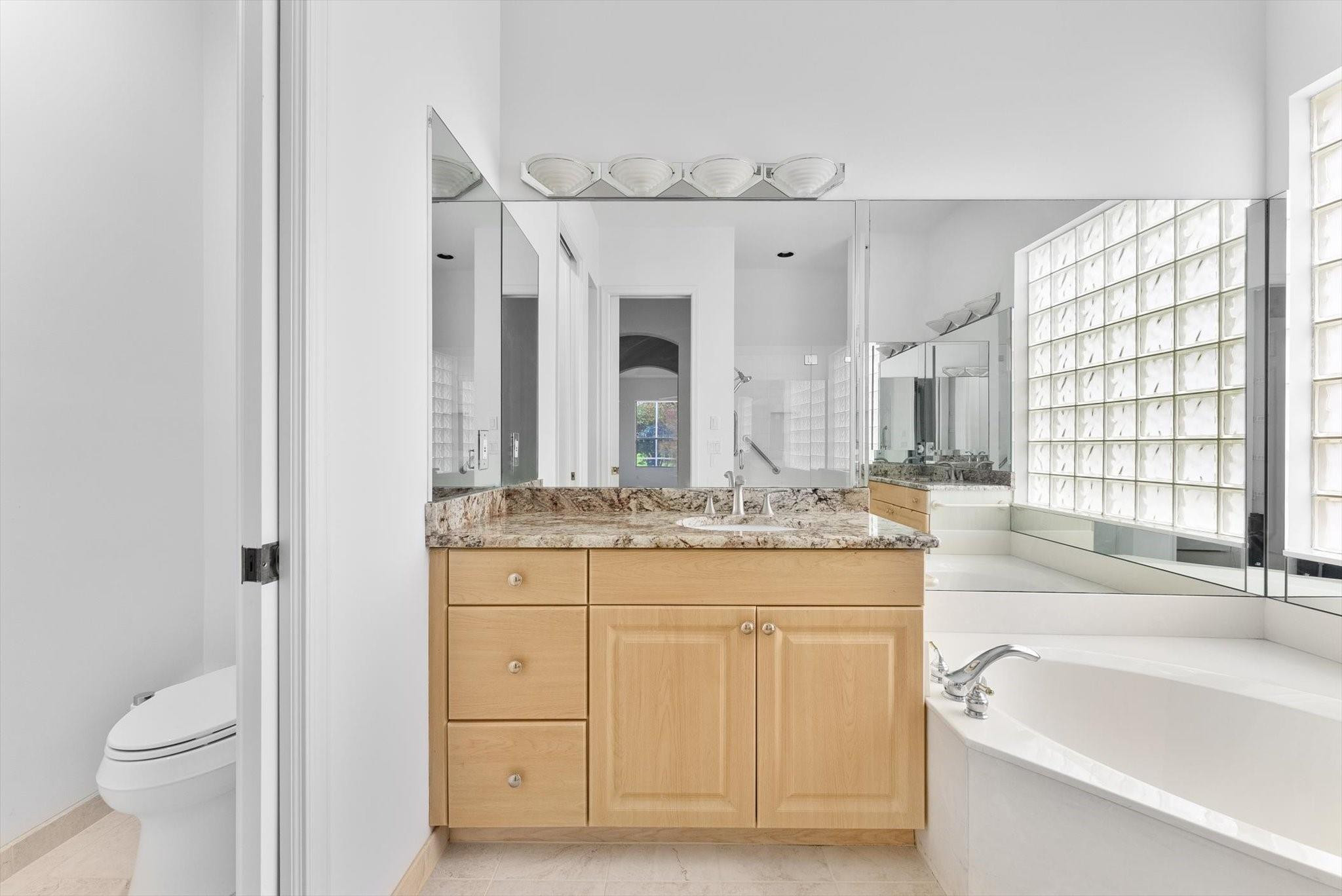 7010 Fairway Lakes Dr