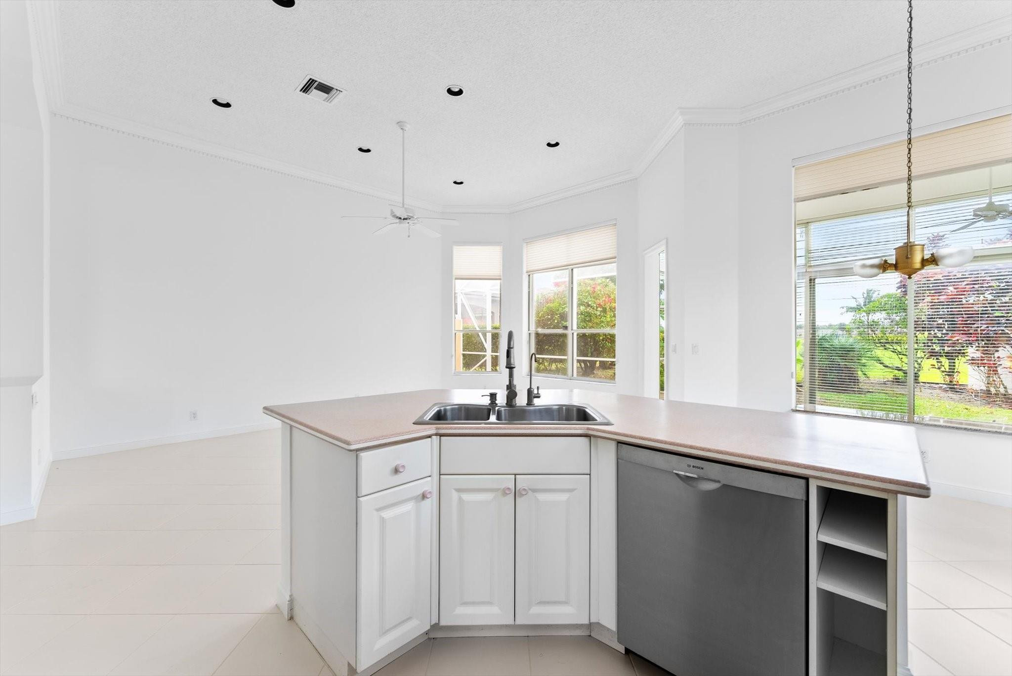 7010 Fairway Lakes Dr