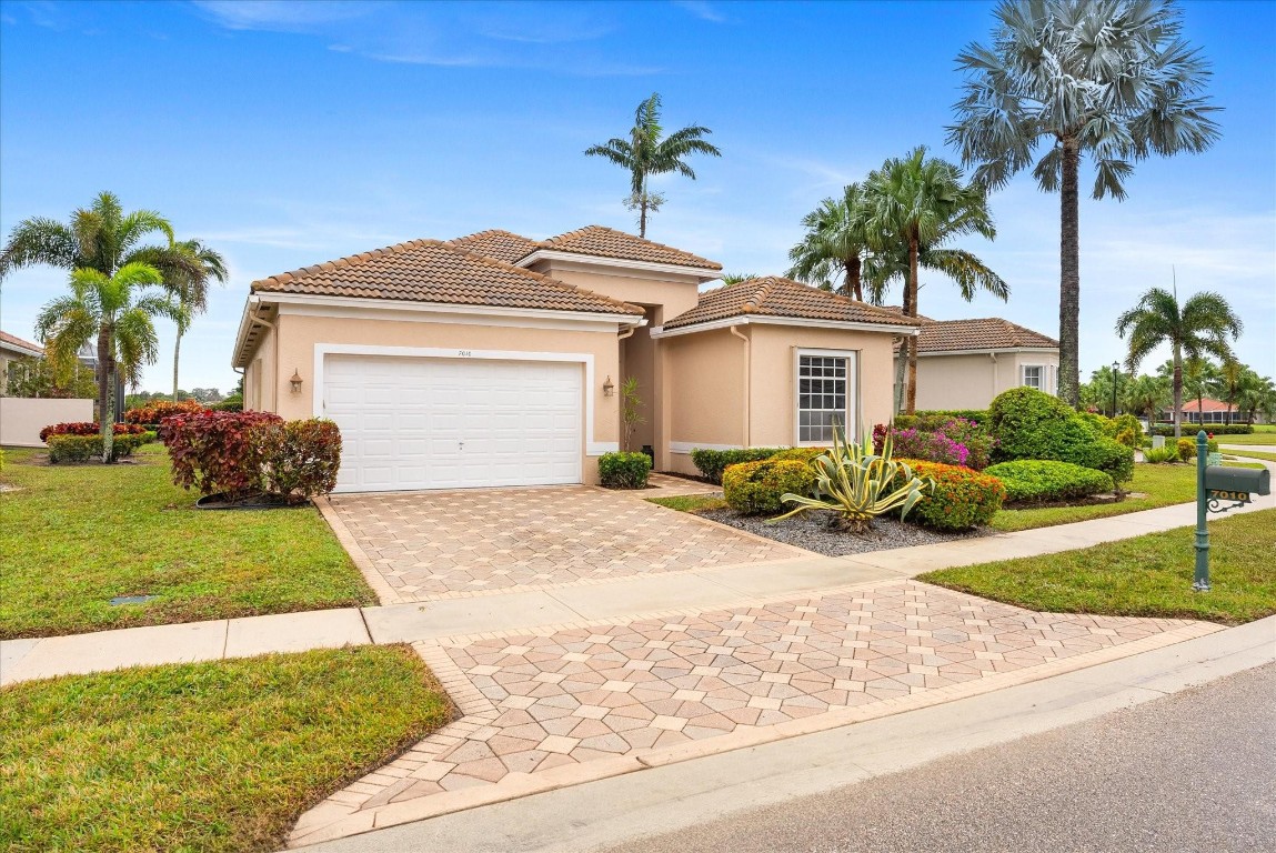 7010 Fairway Lakes Dr