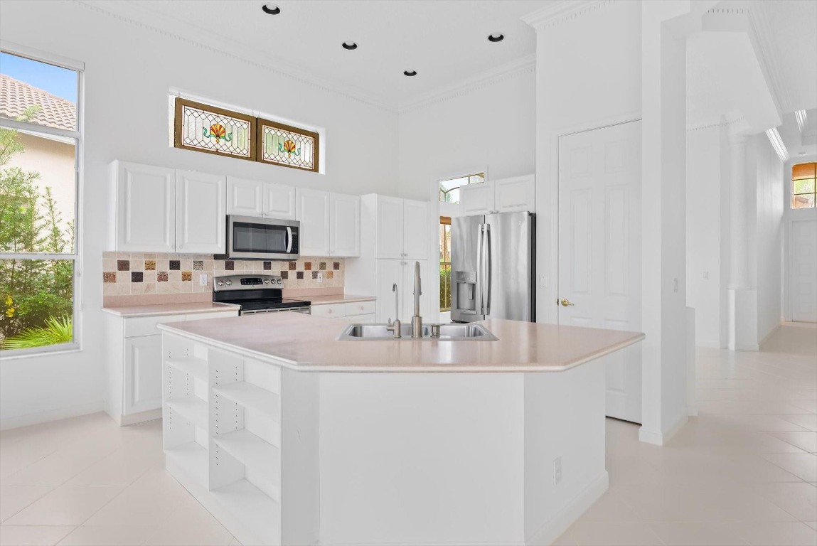 7010 Fairway Lakes Dr