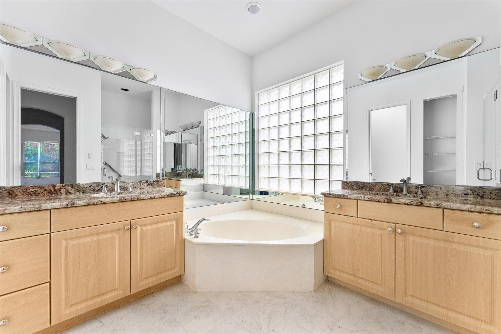 7010 Fairway Lakes Dr