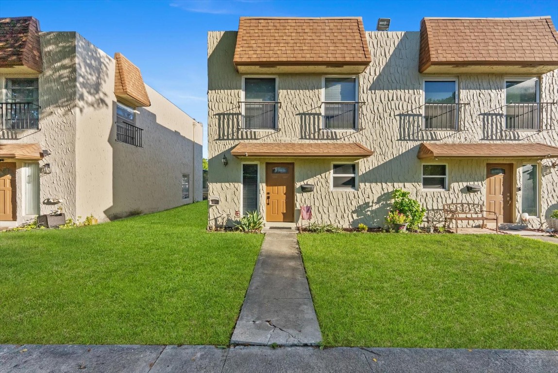 547 N Pine Island Rd 25