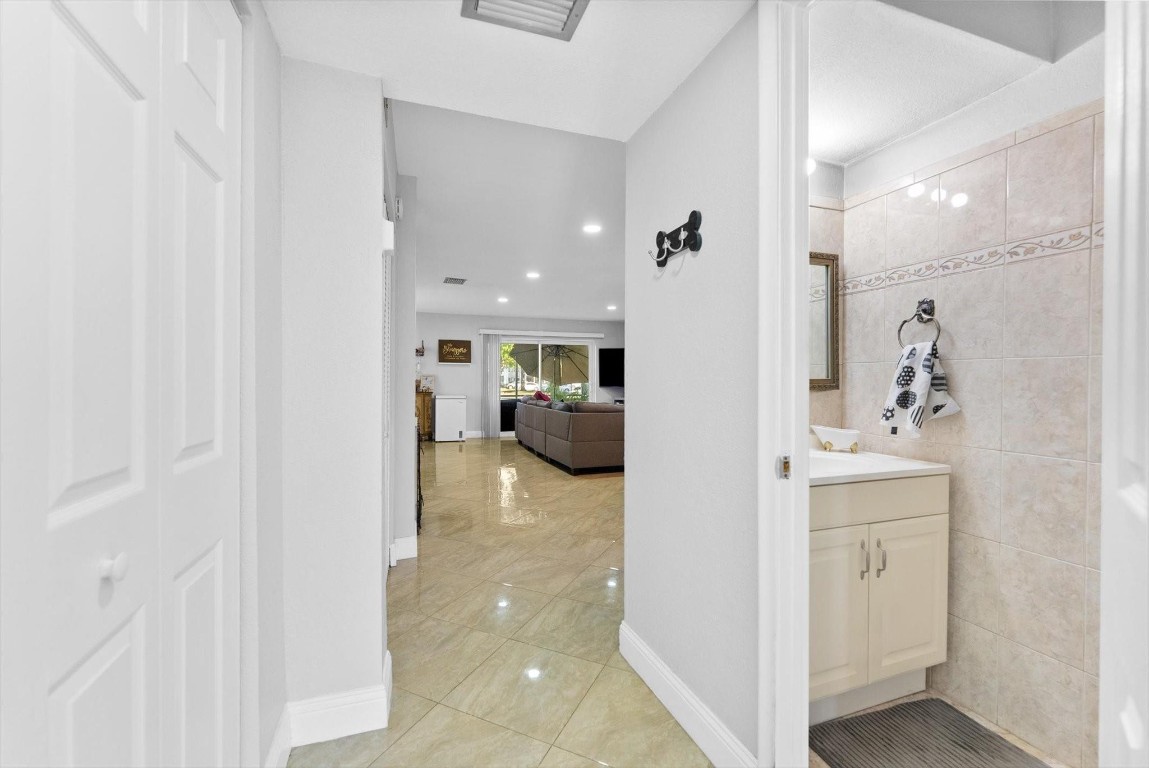 547 N Pine Island Rd 25