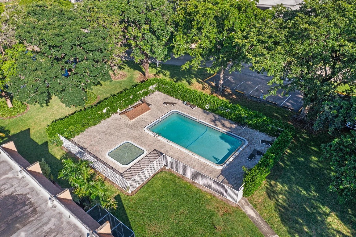 547 N Pine Island Rd 25