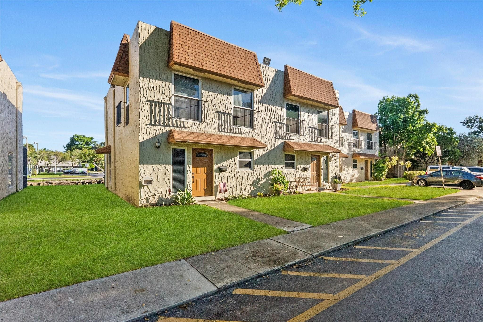 547 N Pine Island Rd 25