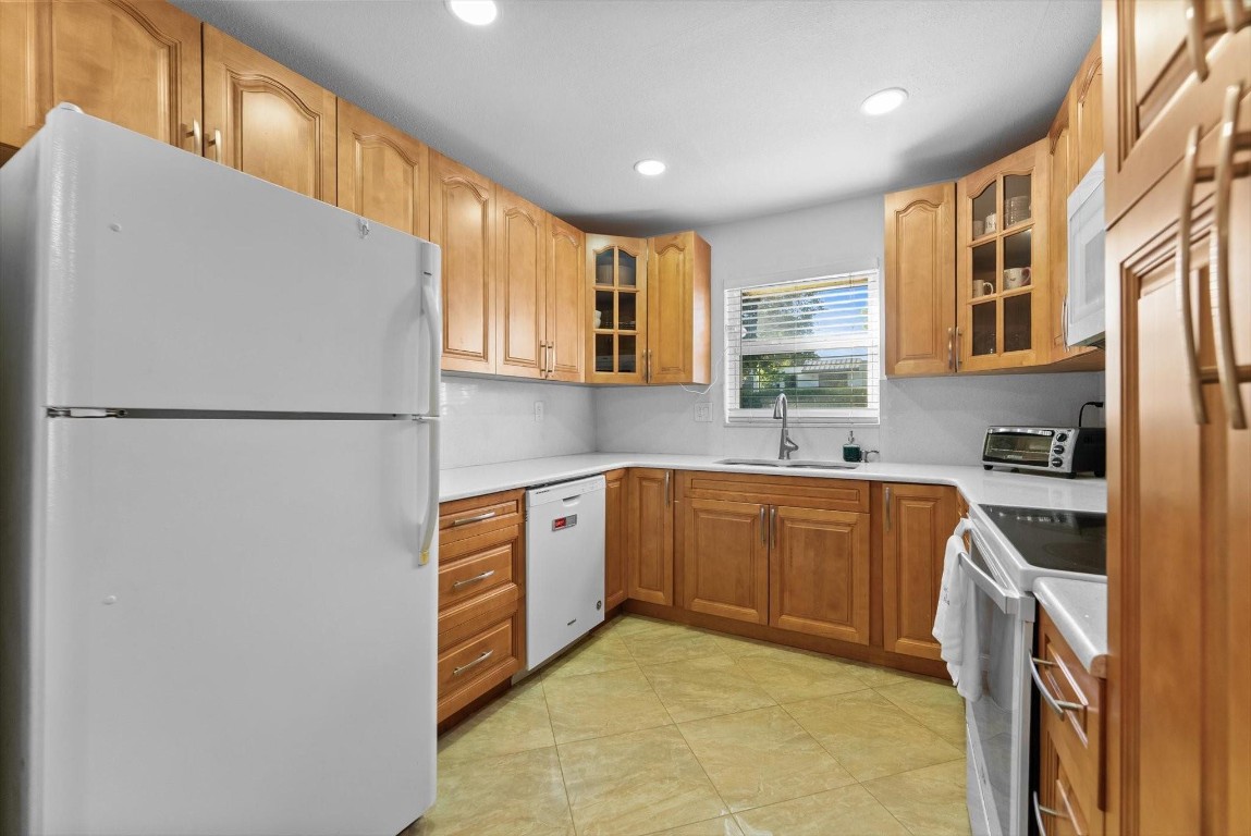 547 N Pine Island Rd 25