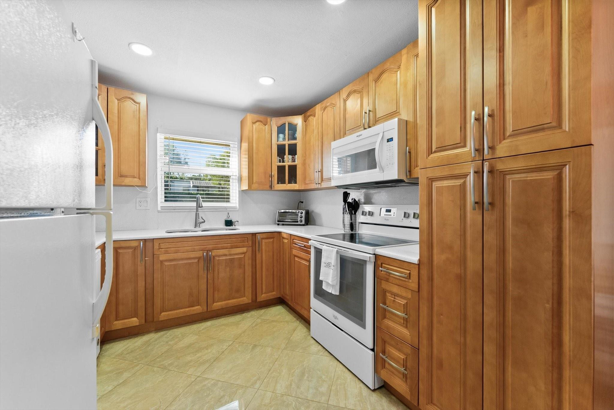 547 N Pine Island Rd 25